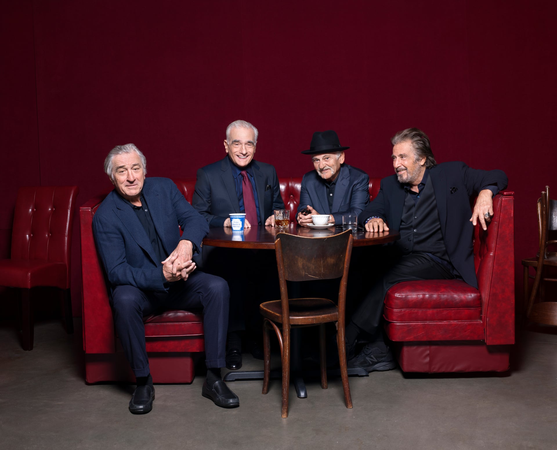 Da esquerda para a direita, com suas faces atuais: Robert De Niro, Martin Scorsese, Joe Pesci e Al Pacino. Créditos: Brigitte Lacombe / The Guardian